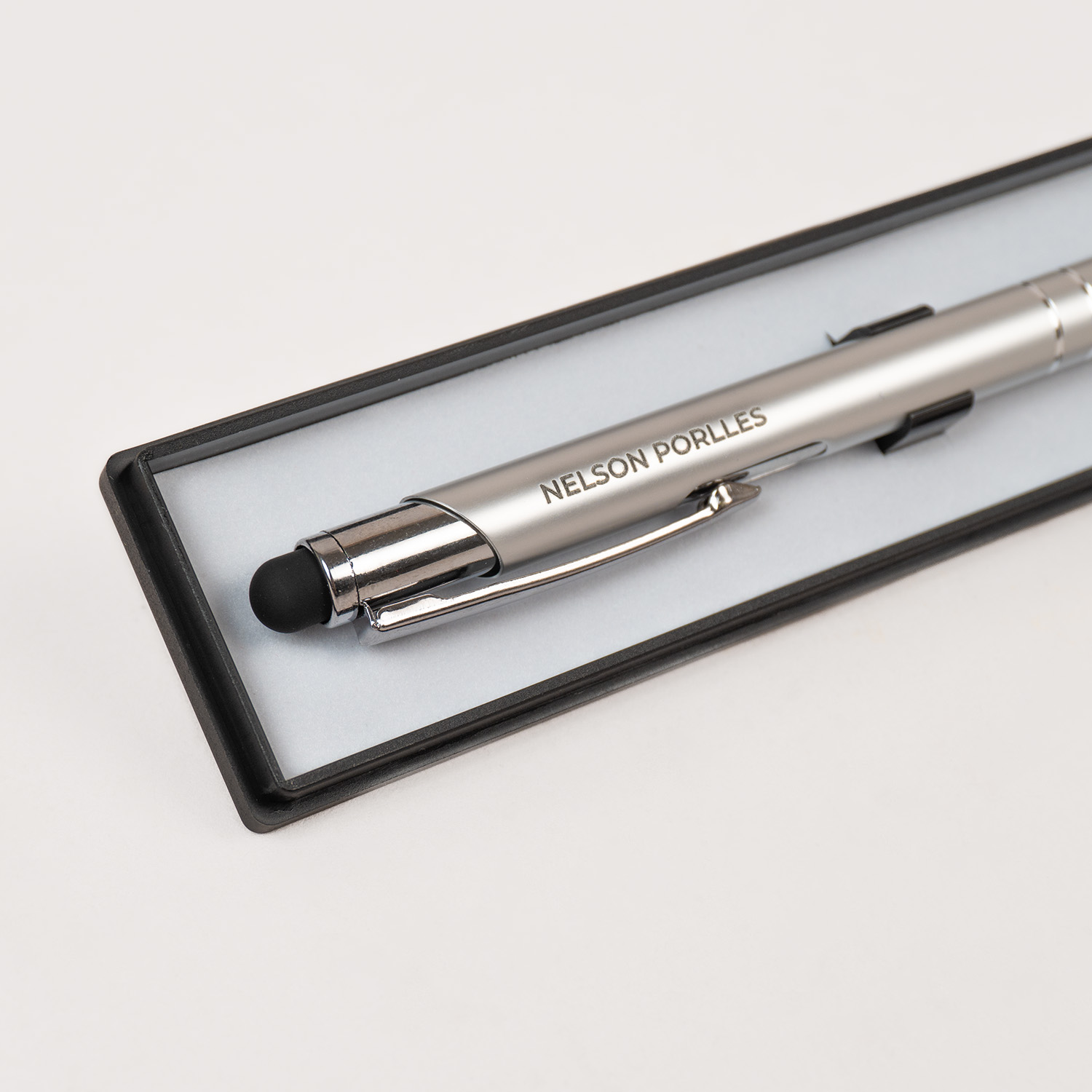 Lapicero con nombre personalizado por grabado láser