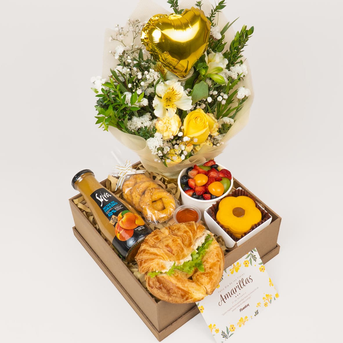 Desayuno sorpresa con flores amarillas