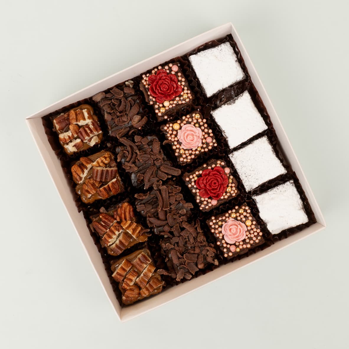 Caja de 16 brownies premium mamá
