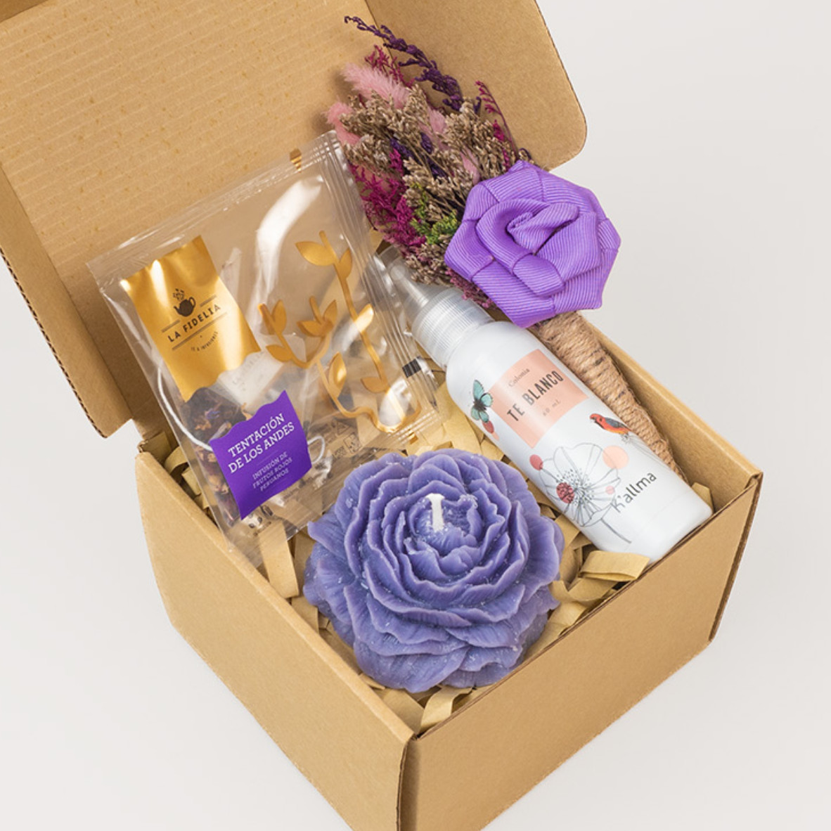 regalo femenino con vela y colonia