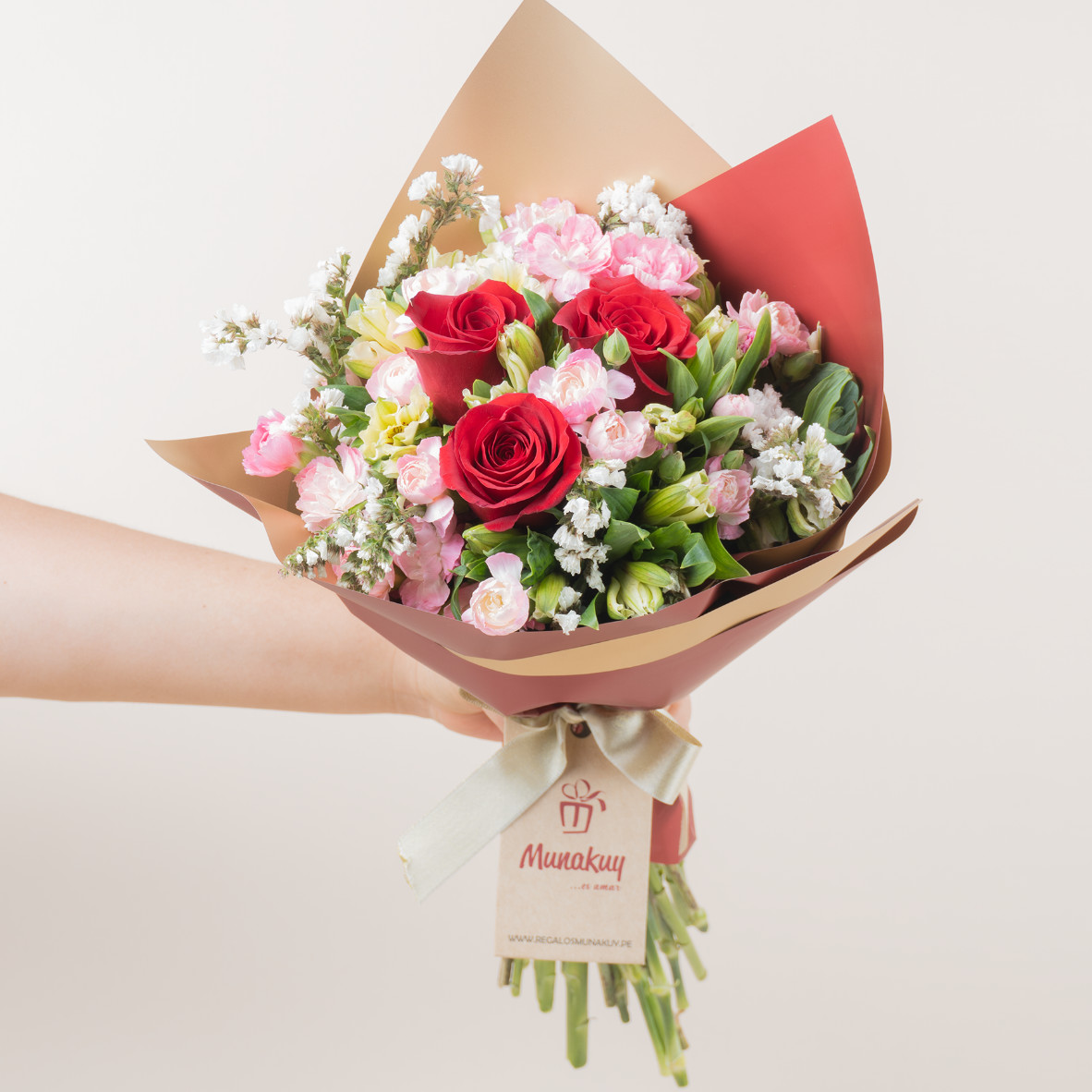 Ramo petit de rosas rojas