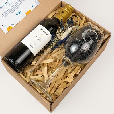 Box de regalo para él con vino y copa personalizada