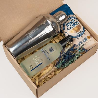Box con coctelera grabada