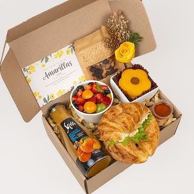 Desayuno sorpresa económico flores amarillas