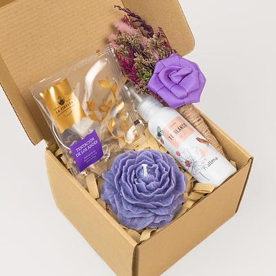 regalo femenino con vela y colonia